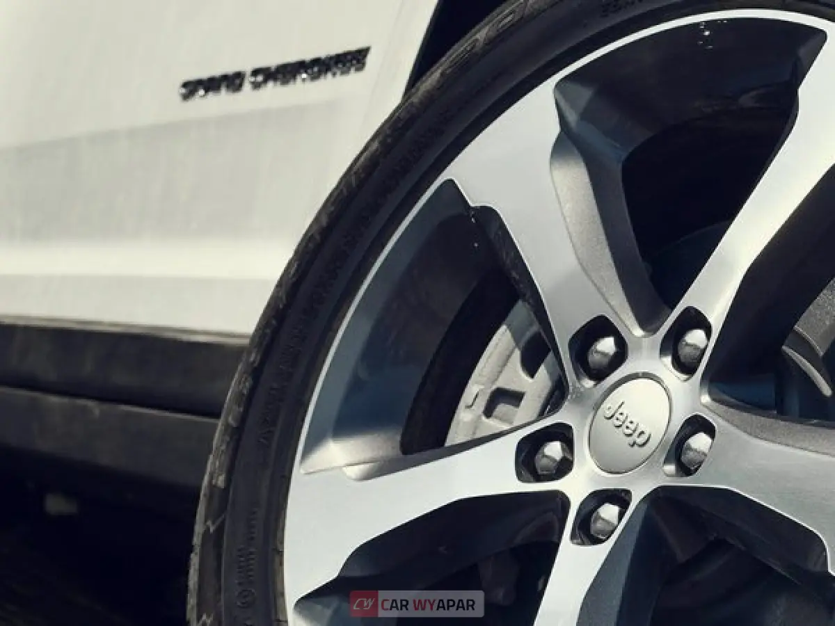 Jeep Grand Cherokee Top Feature